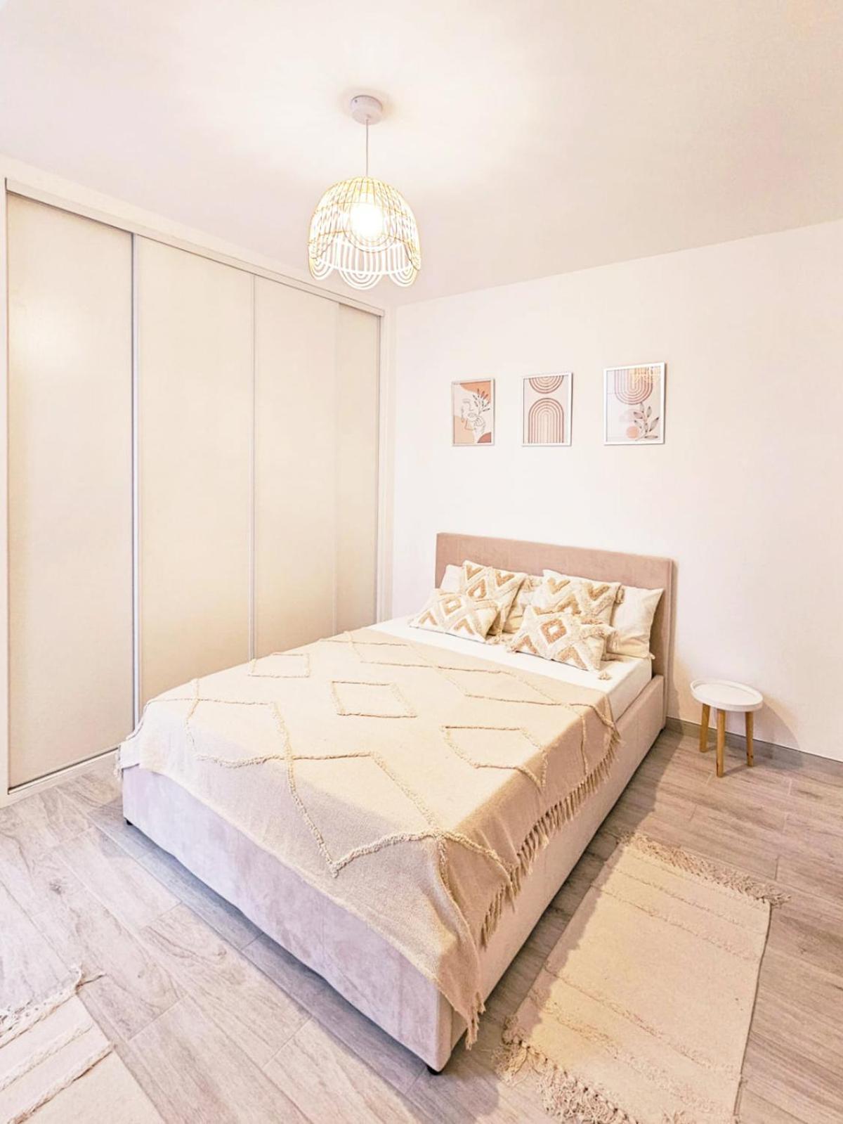 Bed & Breakfast - Entre Paris & Disneyland Lejlighed Roissy-en-Brie Eksteriør billede